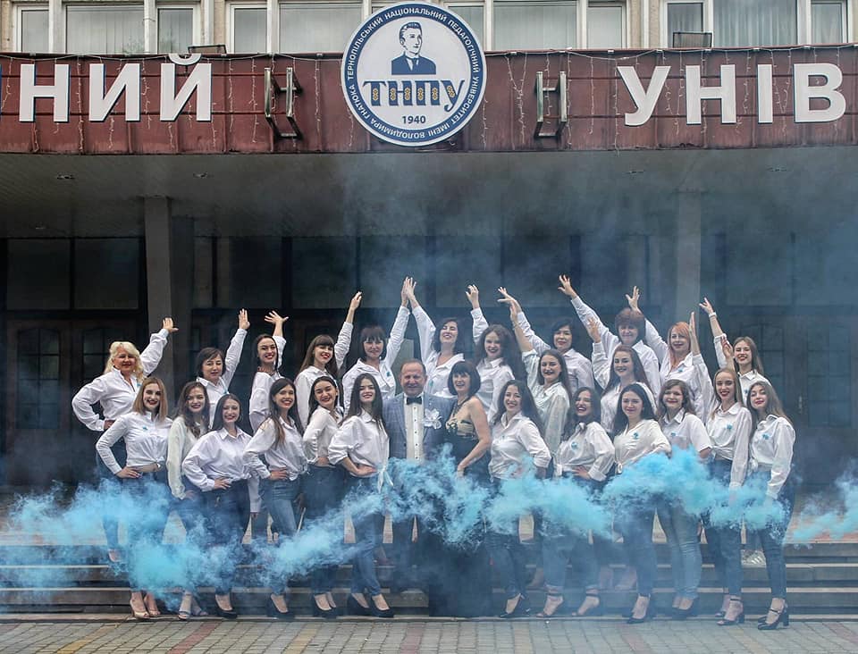 Сімейне фото студентів та викладачів факультету педагогіки і психології